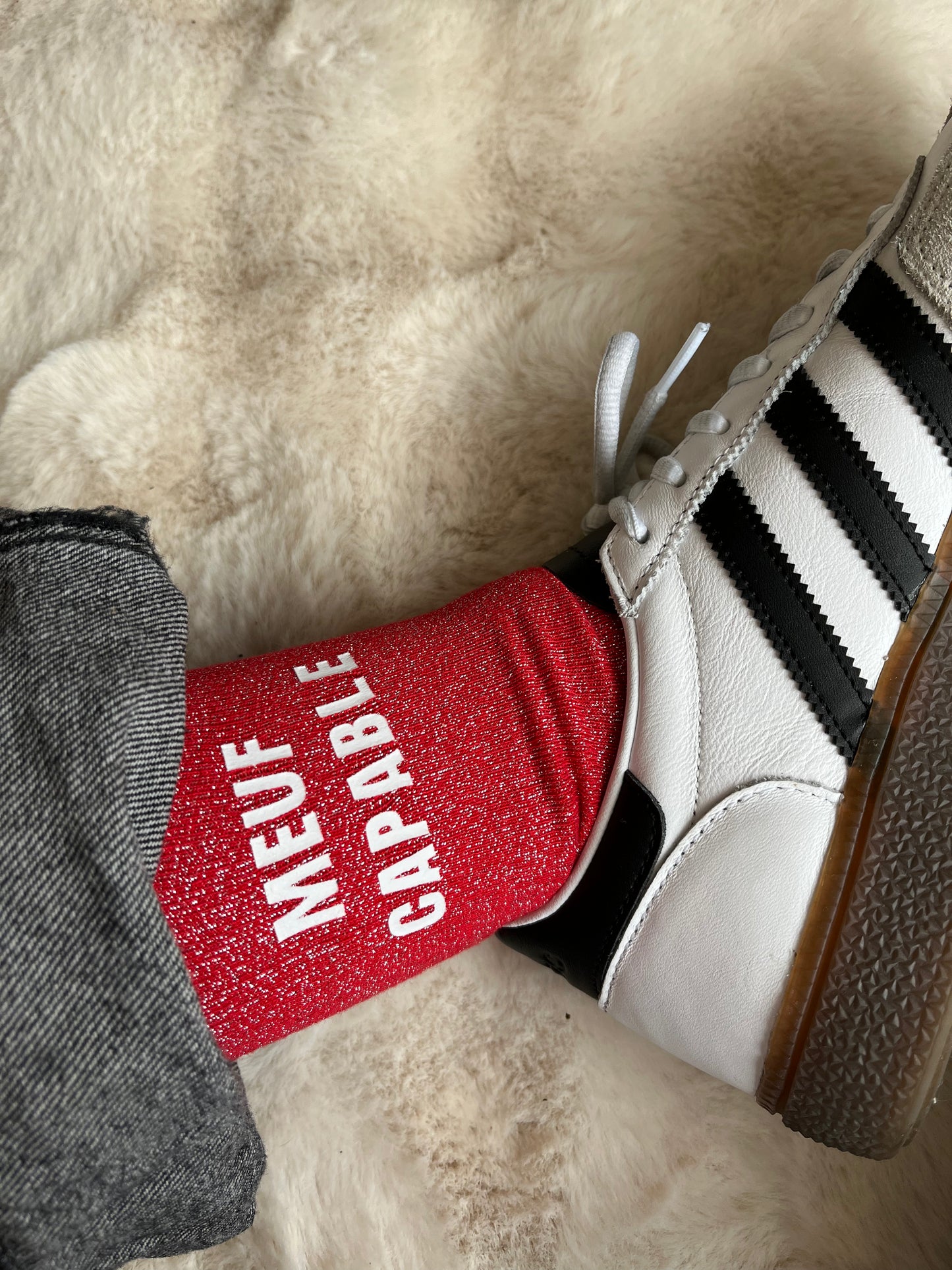 Chaussettes à paillettes " MEUF CAPABLE " ROUGE