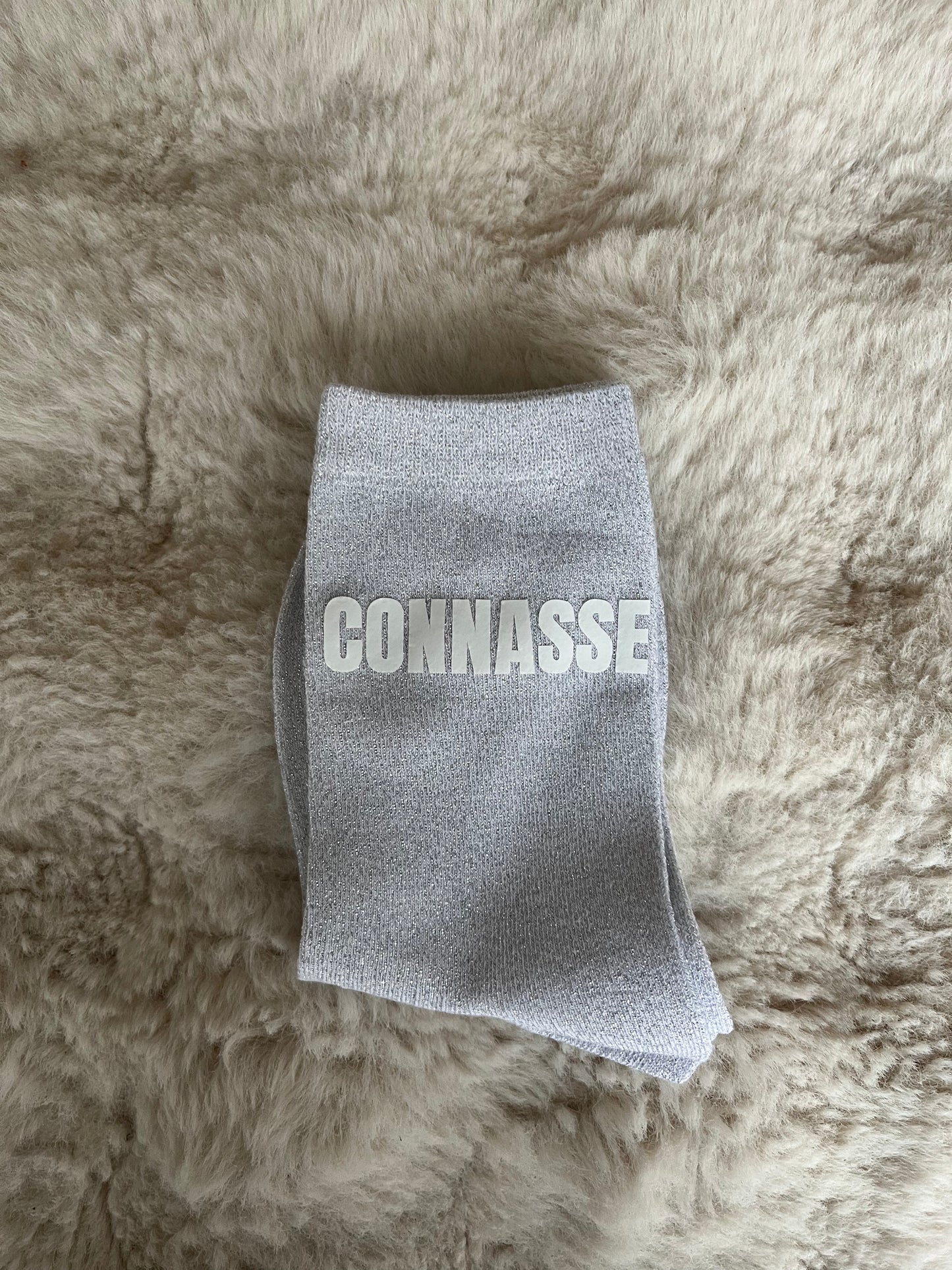 Chaussettes à paillettes " CONNASSE " grise