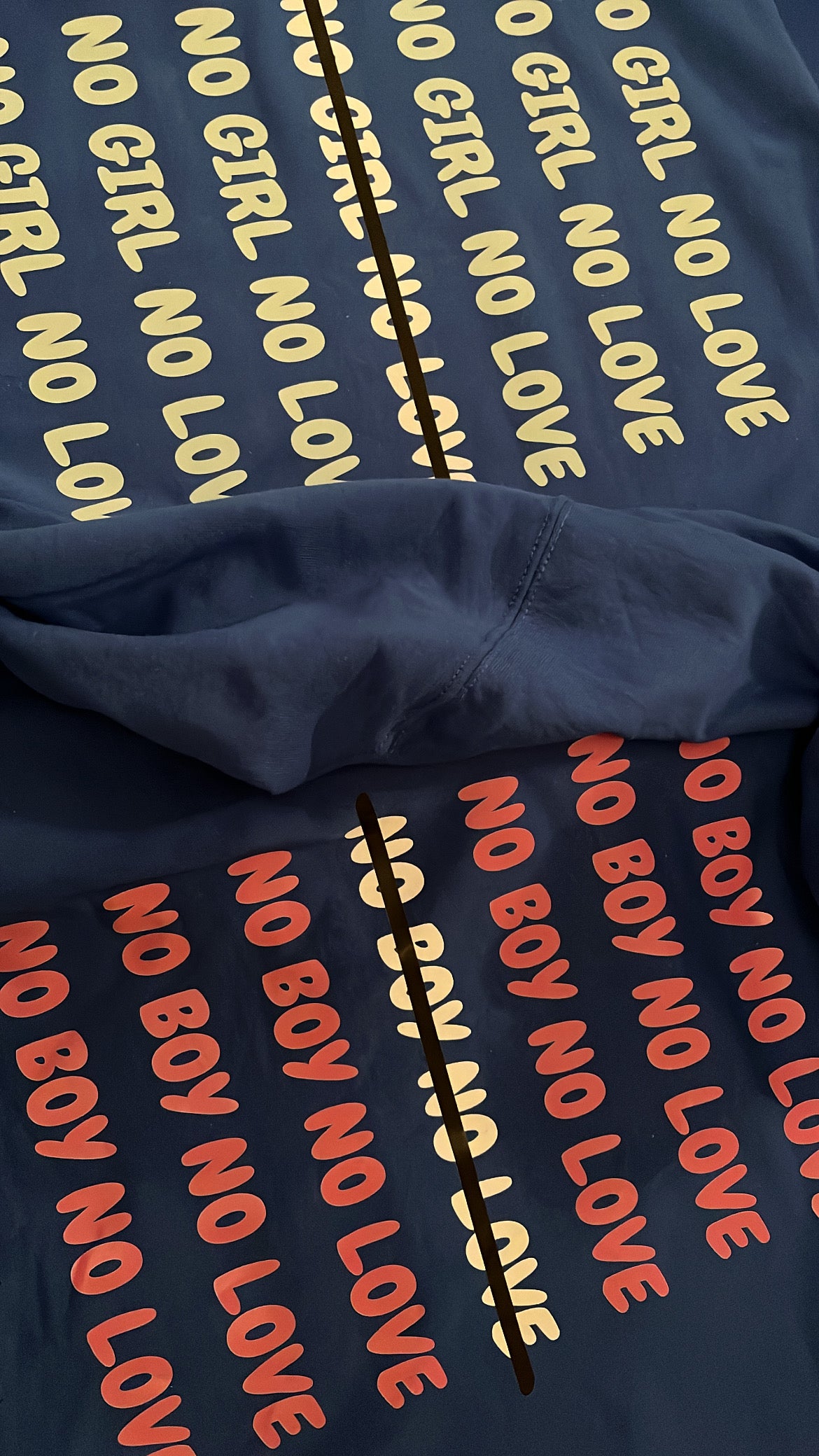 PRéCOMMANDE SWEAT BLEU " NO BOY NO LOVE "