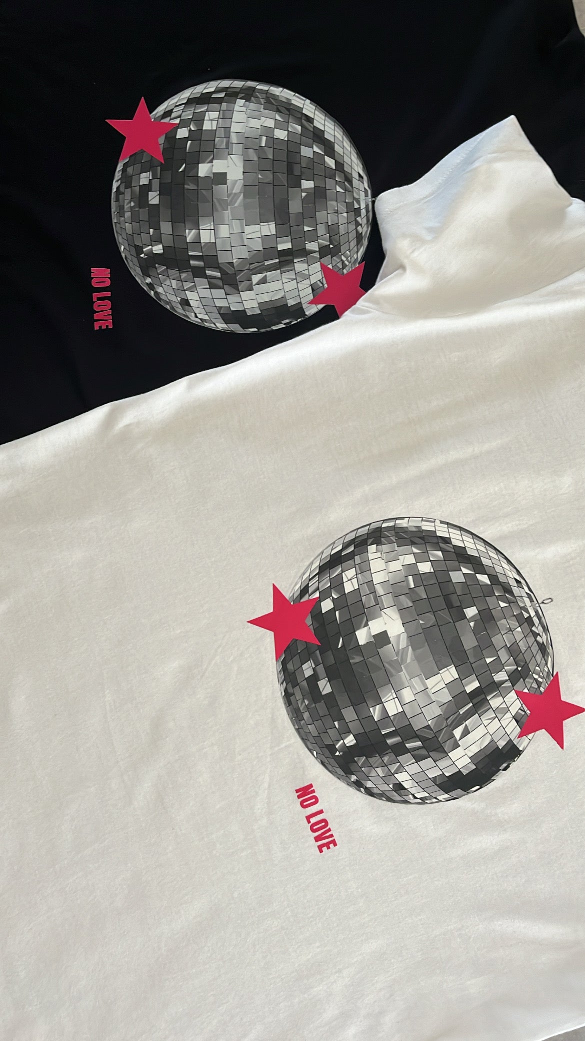 Le t-shirt disco rose