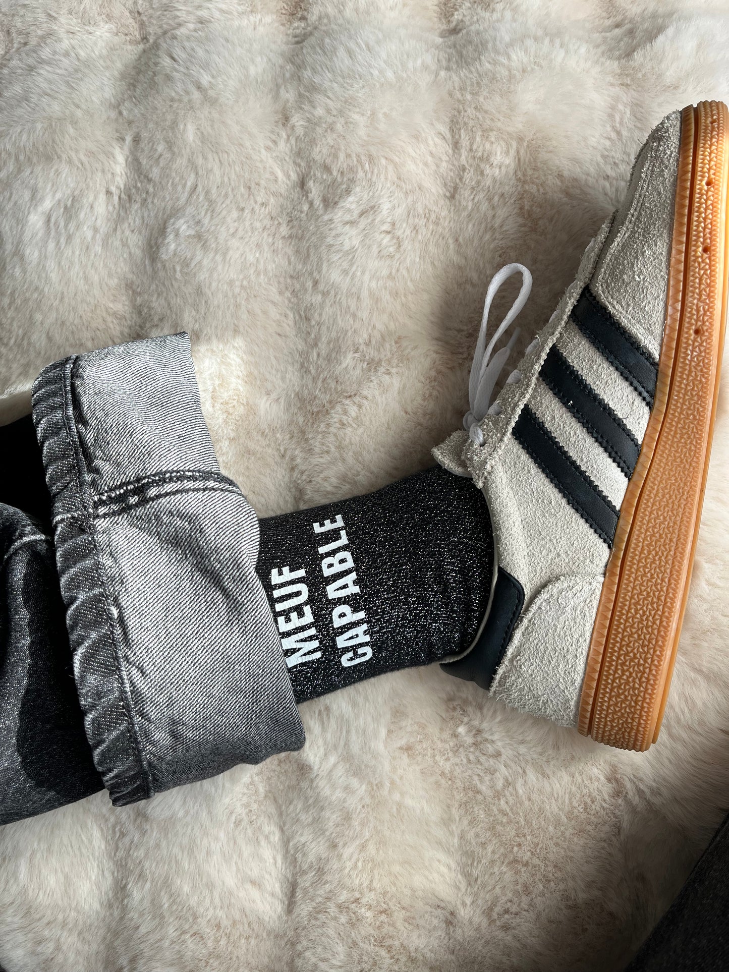 Précommande chaussettes pailletées " MEUF CAPABLE "