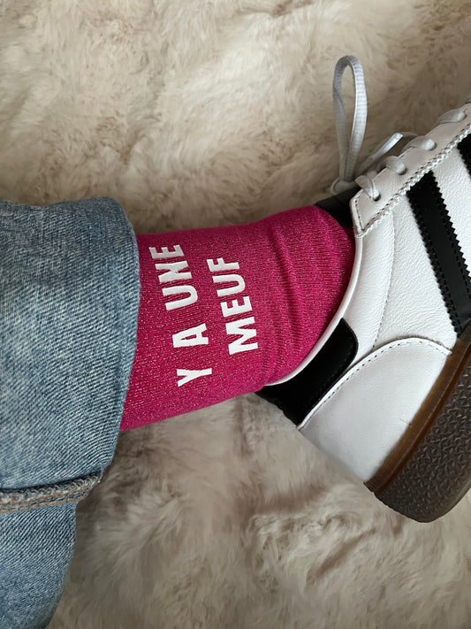 Chaussettes à paillettes " Y A UNE MEUF "