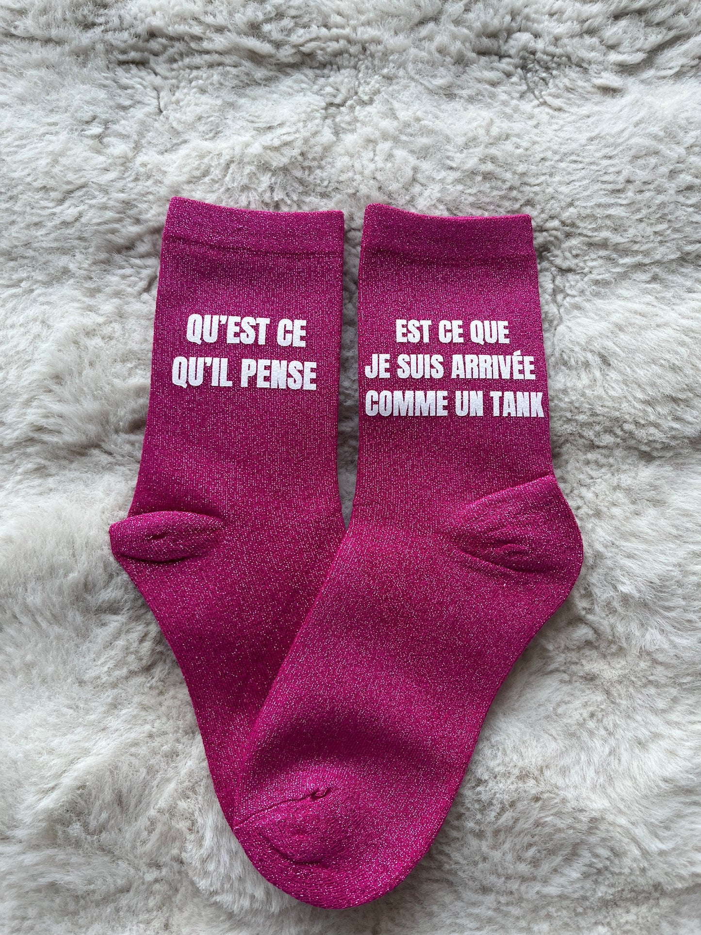 PRECOMMANDE Chaussettes à paillettes " JE SUIS ARRIVEE COMME UN TANK " rose